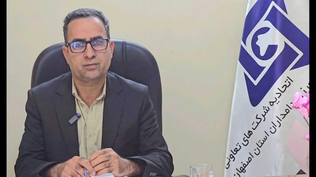 حسن جعفري از واردات يونجه خشک از آفريقاي جنوبي براي حمايت از دامداران استان خبر داد